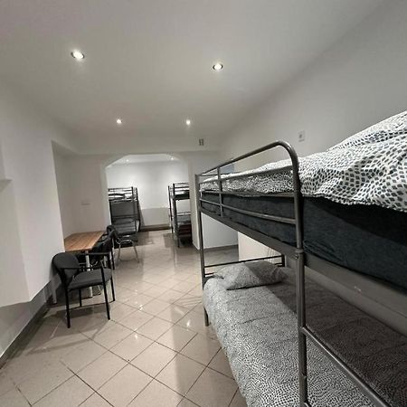 Golebia Hostel Познан Екстериор снимка