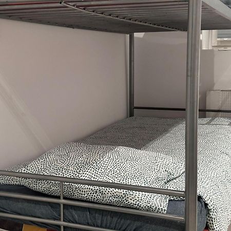 Golebia Hostel Познан Екстериор снимка
