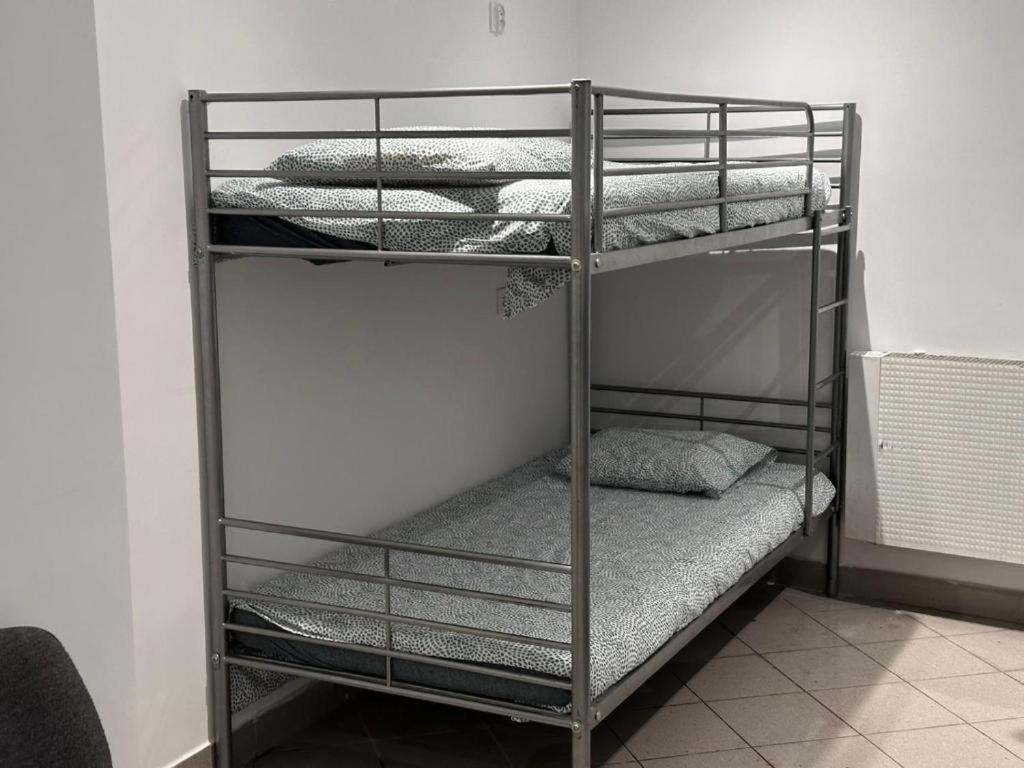 Golebia Hostel Познан Екстериор снимка