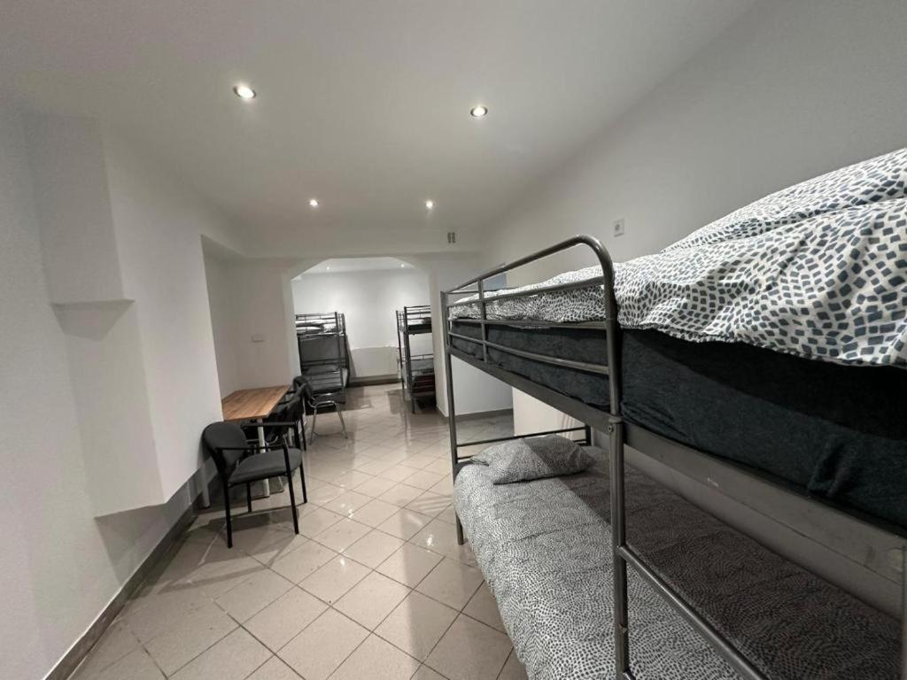 Golebia Hostel Познан Екстериор снимка