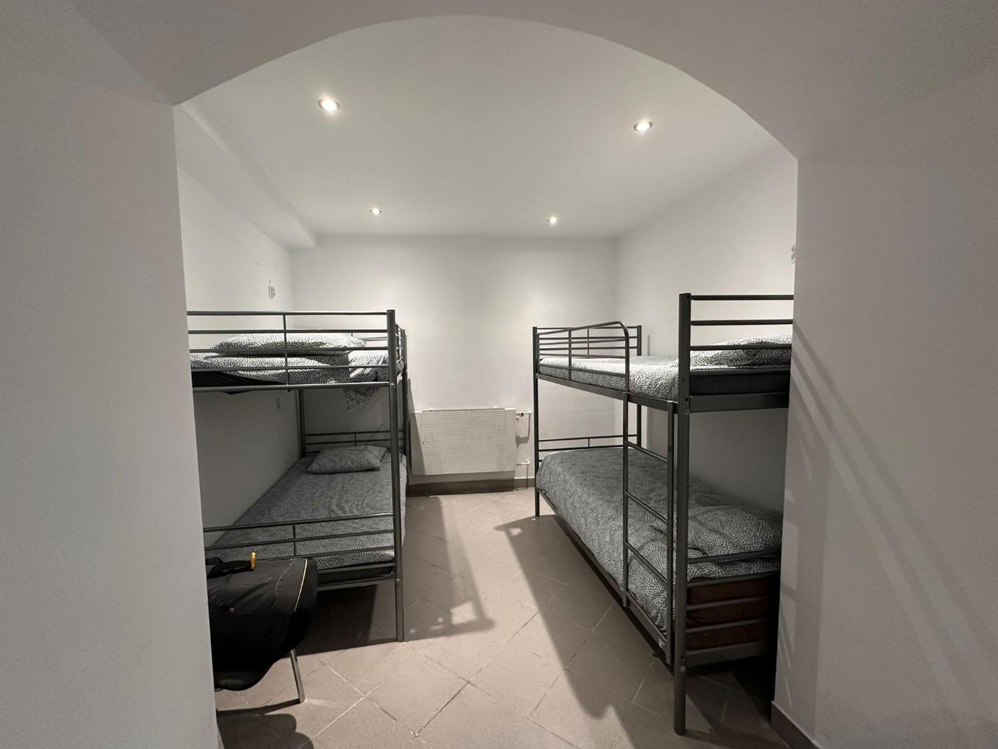 Golebia Hostel Познан Екстериор снимка
